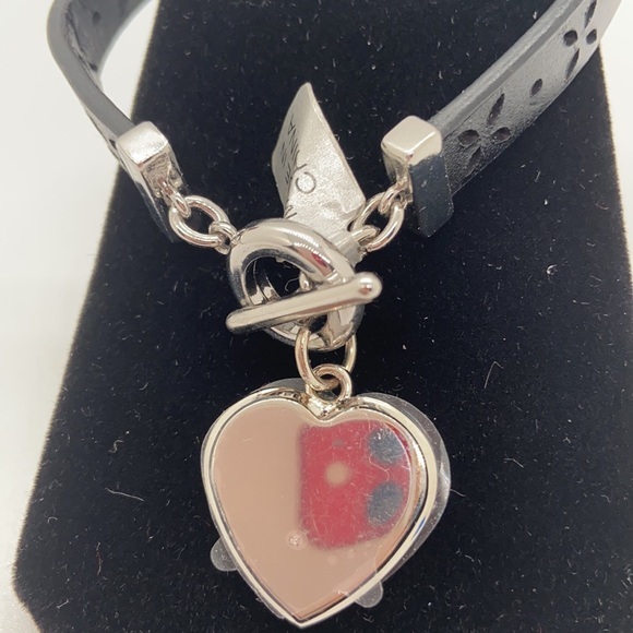 Black leather bracelet with heart charm - Picture 2 of 2
